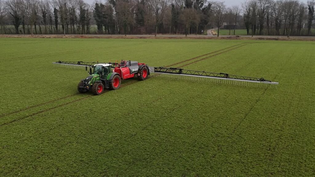 De mineralen bemesting is een feit! #kunstmestseizoen2025 #ammoniumsulfaat #kunstmestspuitenmetsleepslang #loonbedrijfwe…