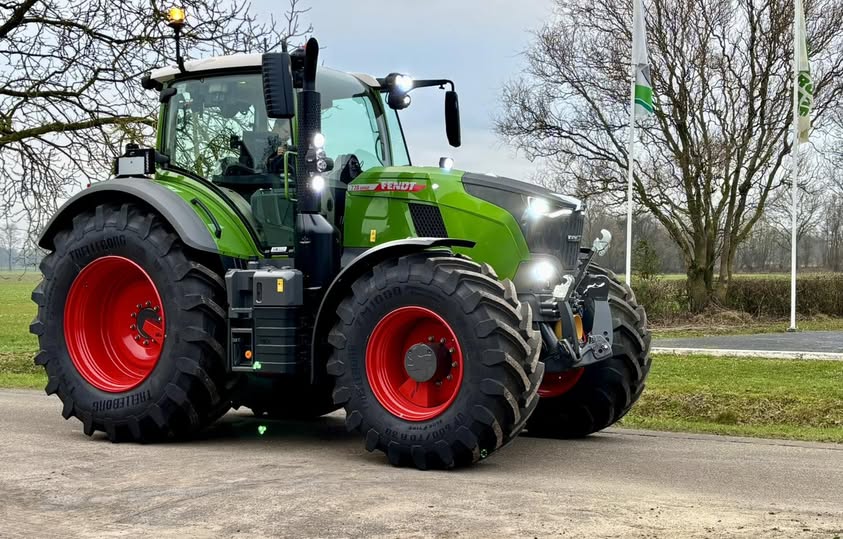 FENDT 728 AFGELEVERD 🤩 Loonbedrijf Westerveld neemt komende week haar tweede Fendt 728 Vario Gen7 in gebruik.  Deze nie…